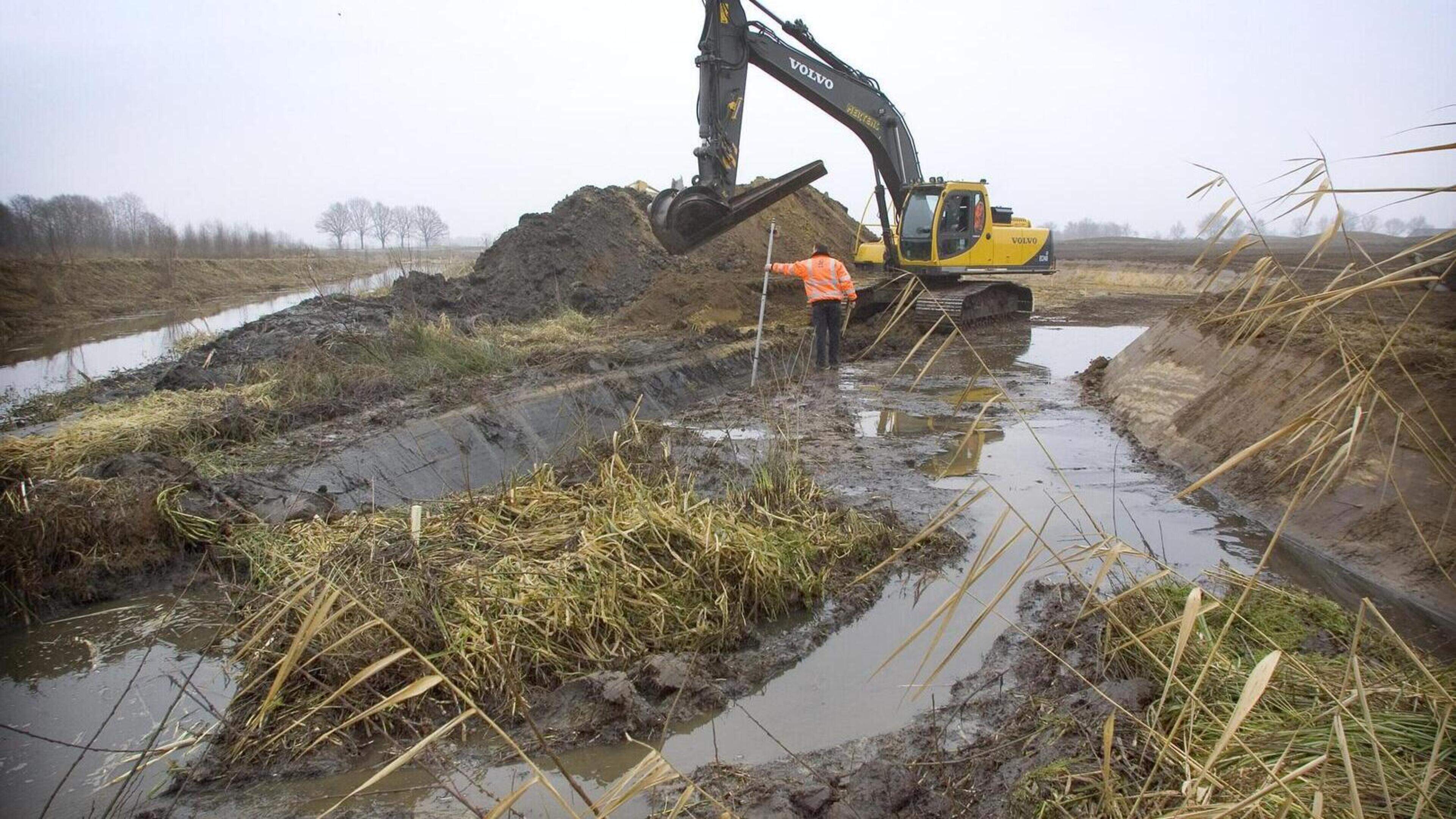 Oud-bestuurder Har Frenken doet handhavingsverzoek richting voormalige werkgever Waterschap Limburg: